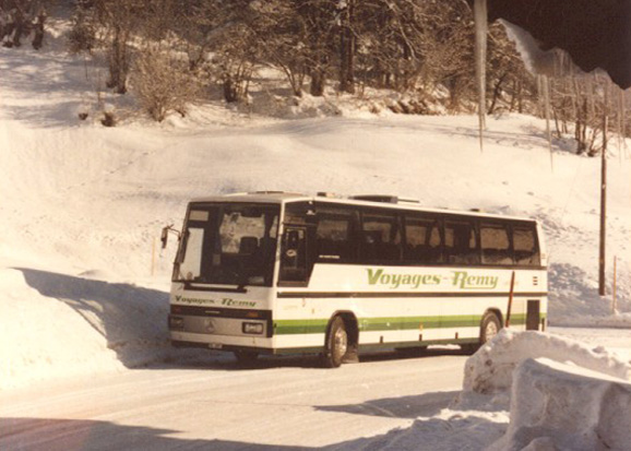 ancien-car-menarini-303-voyages-remy