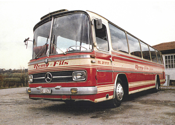 bus-mercedes-exterieur-ancien-voyages-remy