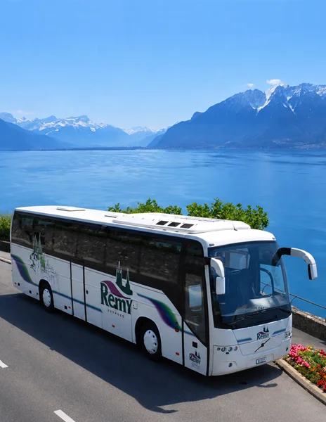 L'image du mois de juin - un autocar Rémy dans le Lavaux